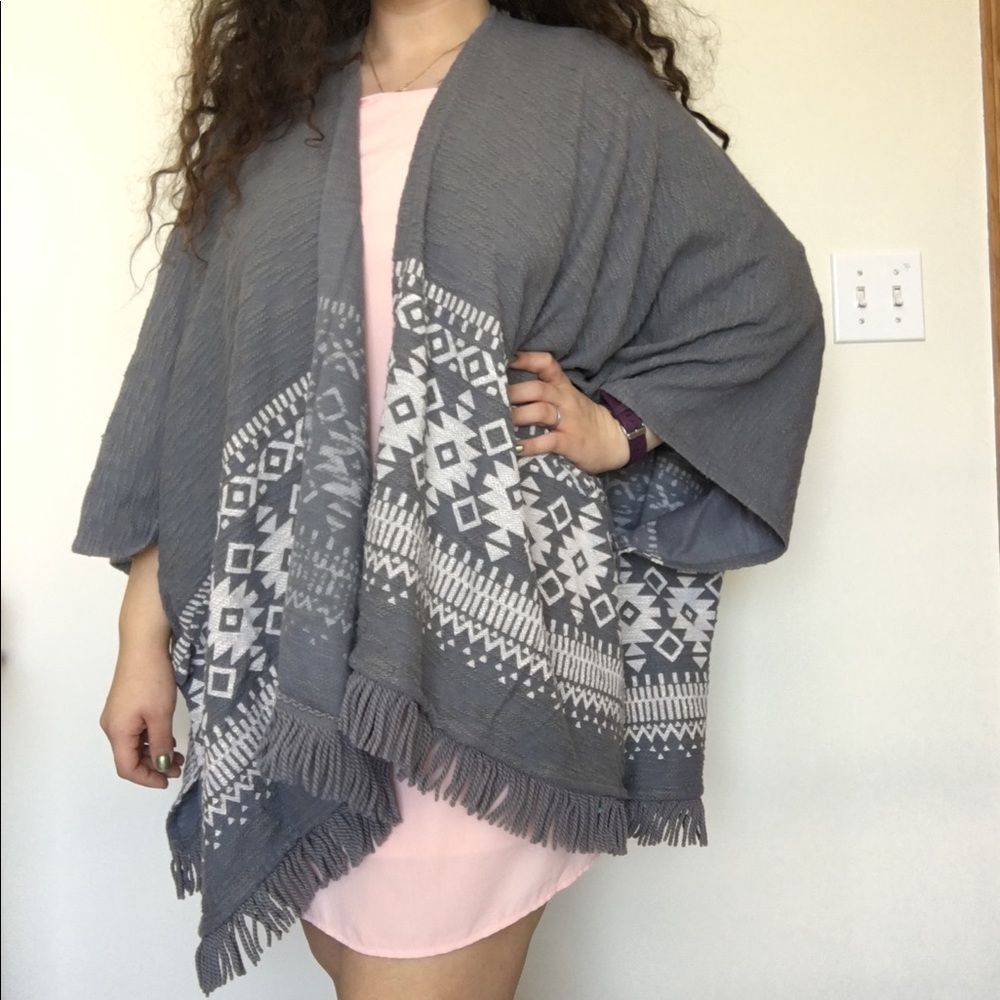 Aztec Poncho - Picture 2 of 3